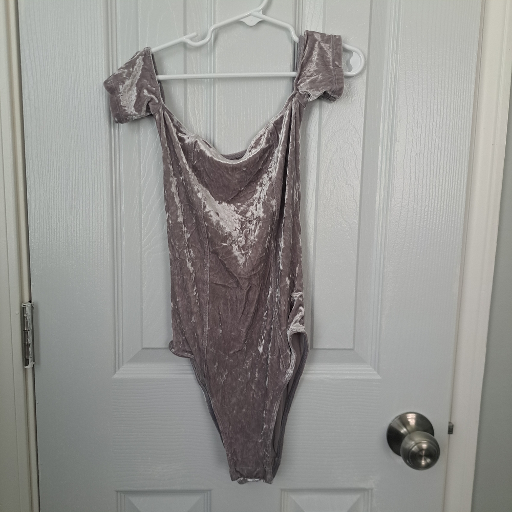 Elegant Velvet Bodysuit in Gray
